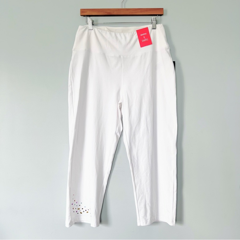 Weekend Routine White Capri Pants with Rhinestone Hem Size Large
